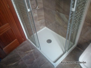 PLATO DE DUCHA VENTA Y COLOCACION azulejos calderón S.L. gijón