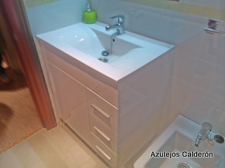 MUEBLE DE BAÑO BLANCO 70 CM.