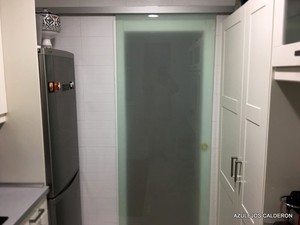PUERTA CORREDERA DE CRISTAL LAMINADO MATE