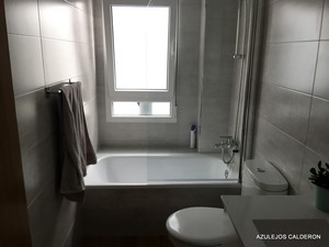 BAÑO CON BAÑERA