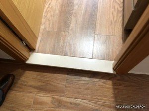 HUELLA  ENTRADA AL BAÑO 