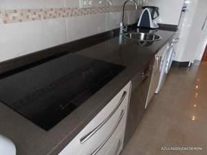 VISTA PARCIAL DE MUEBLES BAJOS