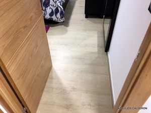 PORCELANICO TIPO TARIMA EN TODO EL PISO