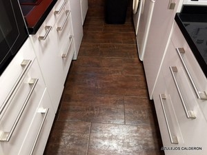 SUELO PORCELANICO TIPO OXIDO A JUEGO