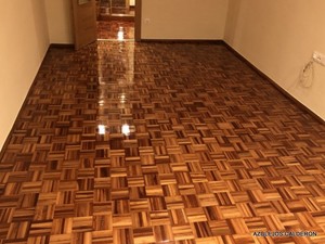 ALTO  BRILLO CONSEGUIDO EN LA REHABILITACION DEL PARQUET