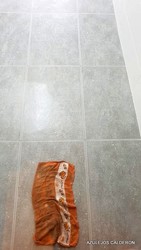 SUELO PORCELANICO ANTIDESLIZANTE A JUEGO EN COCINA Y TERRAZA