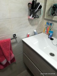 MUEBLE SUSPENDIDO DE DOS CAJONES Y ACABADO EN MADERA