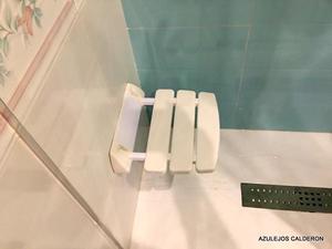 ASIENTO DE DUCHA ABATIBLE EN ACERO Y ABS