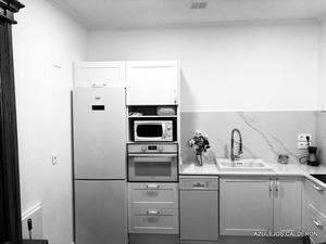 VISTA DE FRENTE DE COCINA EN PISO REFORMADO