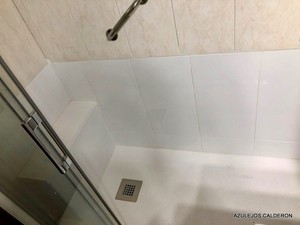 CAMBIO DE BAÑERA POR DUCHA. AZULEJO BLANCO 30x60Cm.