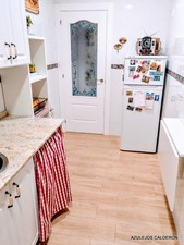 REFORMA DE COCINA . SUELO DE TARIMA PORCELANICA "FRONDA ARCE"