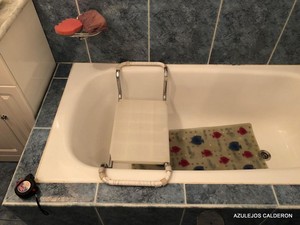 CAMBIO DE BAÑERA POR DUCHA. VISTA DEL BAÑO ANTES DE SU REFORMA