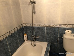 CAMBIO DE BAÑERA POR DUCHA. VISTA DEL BAÑO ANTES DE SU REFORMA