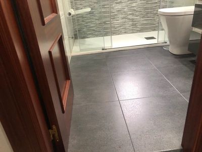 AZULEJOS DE BAÑO SUELO PORCELANICO