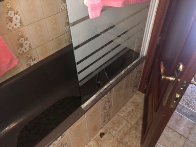 ANTES MAMPARA ANTES REFORMA MAMPARA BAÑO ASTURIAS