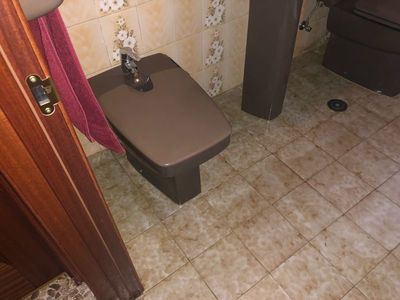 ANTES  REFORMA RADIADOR COLUMNA ESPEJO  BAÑO MUEBLE SUELO LAVABO HIDROMASAJE PAREDES GIJÓN ASTURIAS OVIEDO