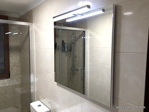 ESPEJO LISO DE 80 CM. Y APLIQUE DE LED
