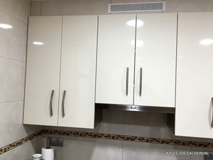 VISTA EN DETALLE DE MUEBLES ALTOS