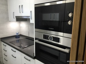 HORNO  Y MICROONDAS EN TORRE