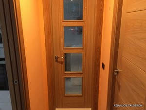 PUERTA DEL BAÑO 