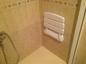ASIENTO DE DUCHA PLEGADO