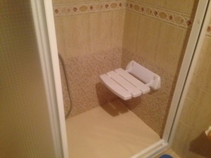 ASIENTO DE DUCHA ABIERTO