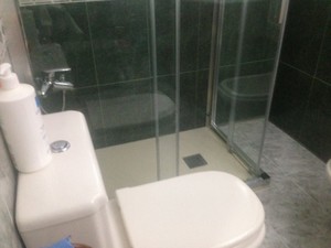 VISTA PARCIAL DEL BAÑO
