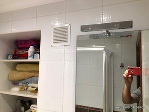 ESPEJO C/ APLIQUE Y REPISAS DE OBRA