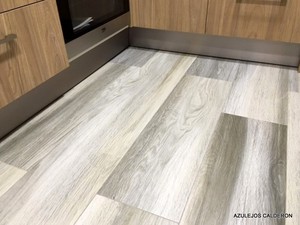ZOCALO DE MUEBLES EN INOX.