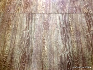 SUELO PORCELANICO TIPO MADERA DE ROBLE ANTIDESLIZANTE