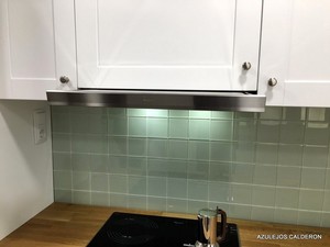 CAMPANA EXTRACTORA Y FRENTE DE COCINA