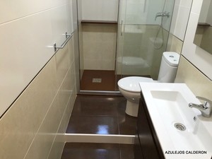 VISTA PARCIAL DEL SUELO DEL BAÑO 