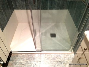 2 HOJAS DE CRISTAL UNA FIJA Y OTRA CORREDERA C/ ANTICAL