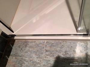 PERFIL BASE DE RETENCION EN ALUMINIO CROMADO
