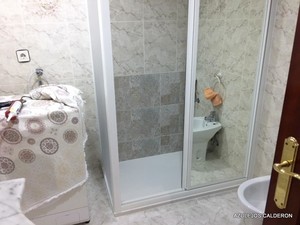 BARRA INFERIOR ABATIBLE PARA FACILITAR LA LIMPIEZA
