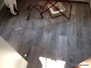SUELO PORCELANICO ANTIDESLIZANTE TIPO MADERA