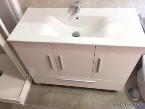 LAVABO CERAMICO EXTRAPLANO  100 CM.