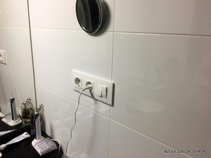 AZULEJO "NIZA" GRIS Y MECANISMOS ELECTRICOS